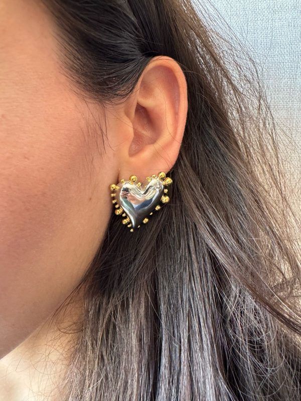 Aretes Corazón  Plateados Con Bolitas - Imagen 3
