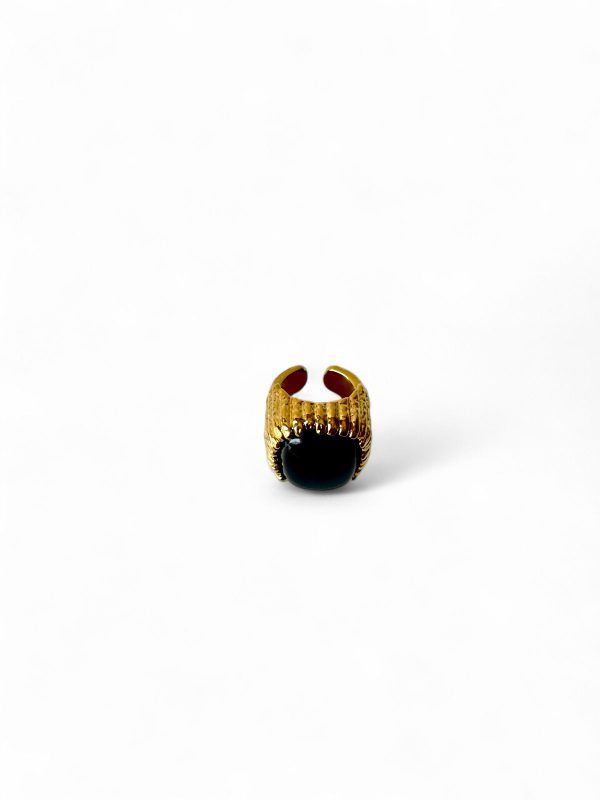 Anillo Dorado Con Gema Negra - Imagen 2